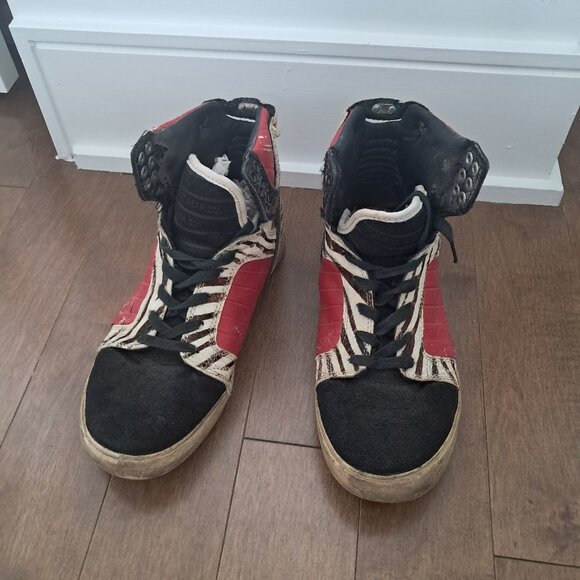 Sneakers - Picture 1 of 4
